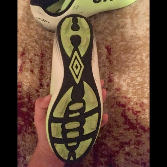 Umbro soccer cleats - Picture 3 of 3
